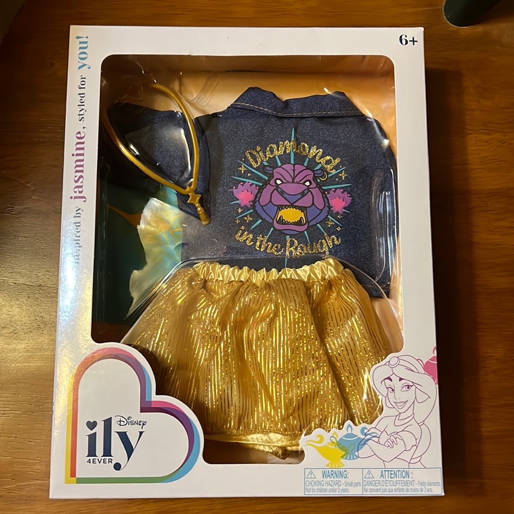 CPY1- Disney ILY 4ever 18" Jasmine Inspired
Fashion Pack